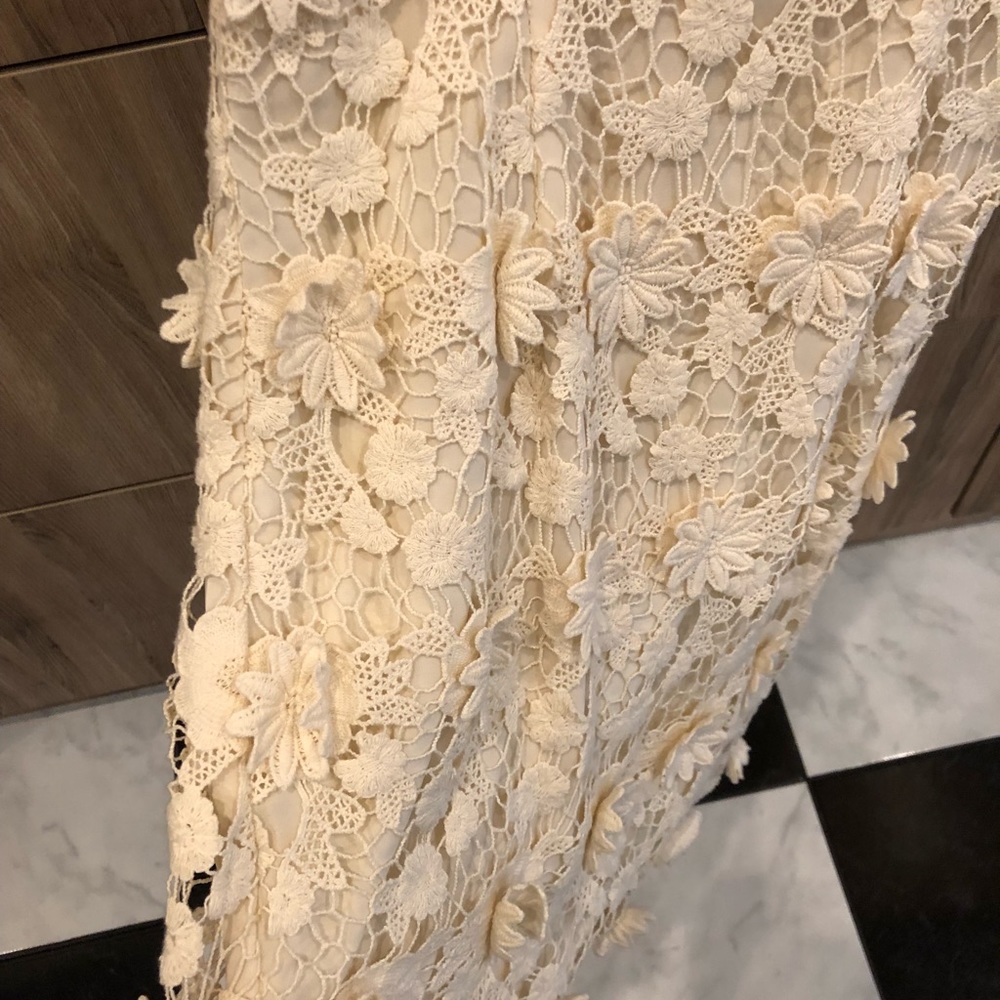 LACE FLOWER ROUND NECK MINI DRESS - Picture 6 of 7